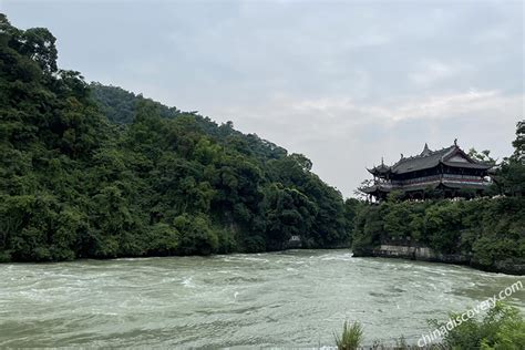 都江堰 怎麼去與其說是一場旅程，不如說是一次對古代智慧的探討